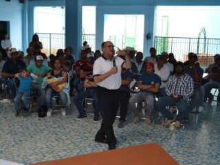 Dialogan con villanovenses interesados en trabajar en Canadá