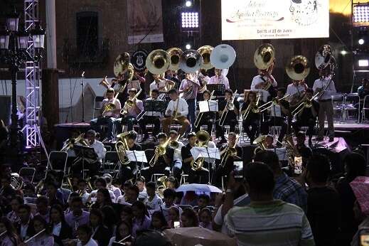 Realizan Carrera de Ciclismo, desfile y concierto de bandas sinfónicas en Villanueva