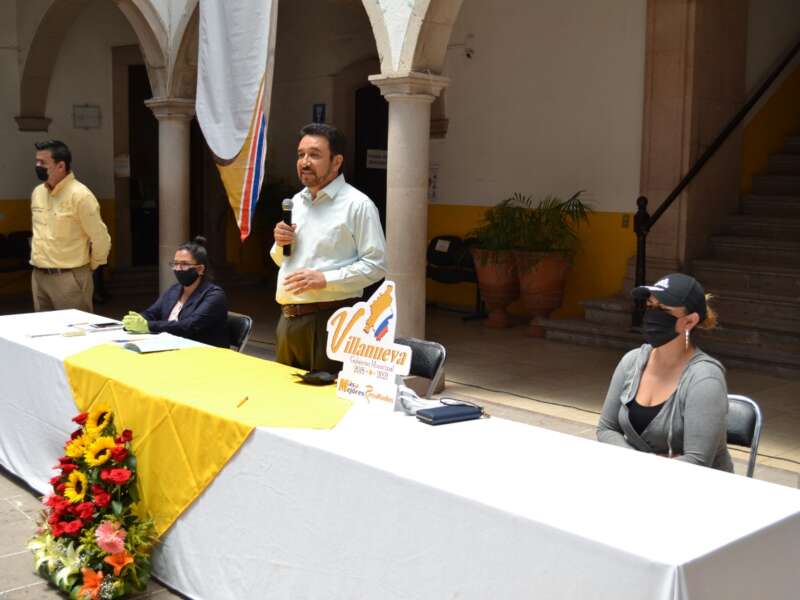 ENTREGAN APOYOS ECONÓMICOS A 25 PERSONAS EN VILLANUEVA