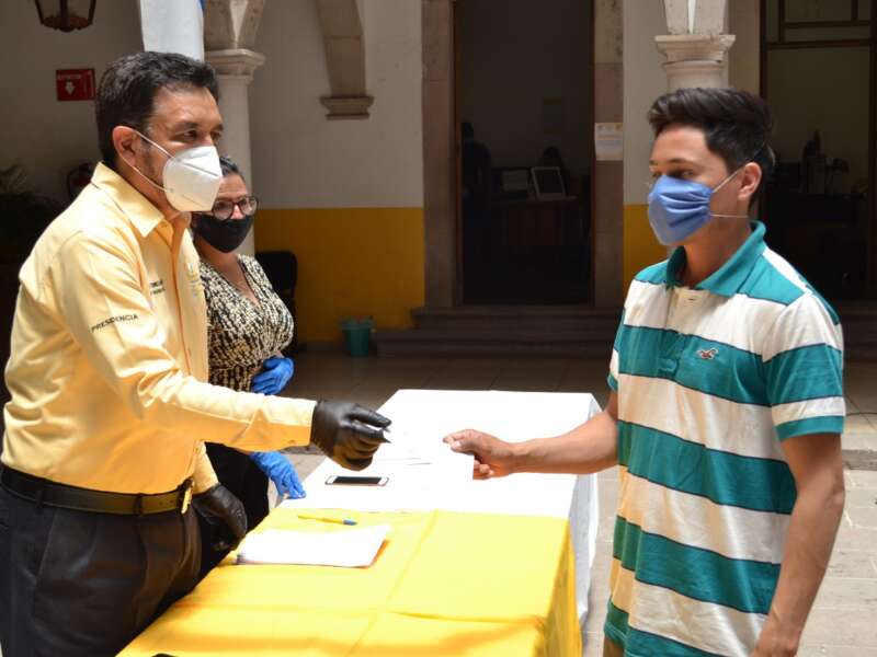 ENTREGAN NUEVAMENTE APOYOS A AFECTADOS POR CORONAVIRUS EN VILLANUEVA