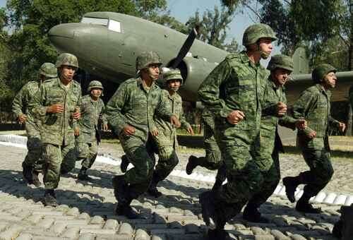 PROPONEN INICIATIVA PARA RETIRO GRADUAL DE MILITARES A CUARTELES