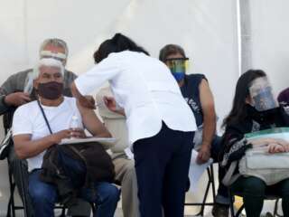 PREVÉN QUE SECTOR PRIVADO PUEDA ADQUIRIR VACUNAS ANTICOVID HASTA 2022