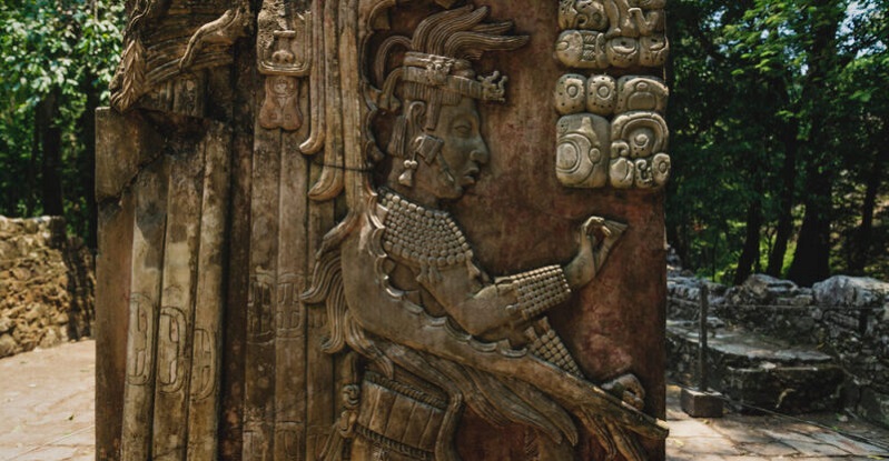 LOS MAYAS; DEIDADES, GOBIERNO Y VARIANTES LINGÜÍSTICAS