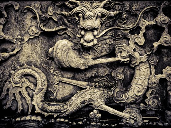 EL DRAGÓN ¿HÉROE O AMENAZA?