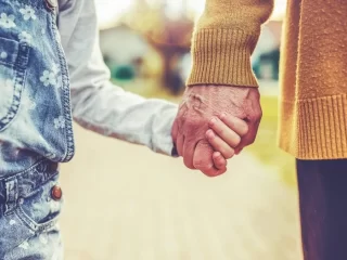 BUSCAN QUE ABUELOS PUEDAN INSCRIBIR A SUS NIETOS AL SEGURO SOCIAL