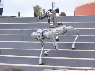 PRESENTAN PERRO ROBOT EN ZACATECAS PARA LABORES DE SEGURIDAD