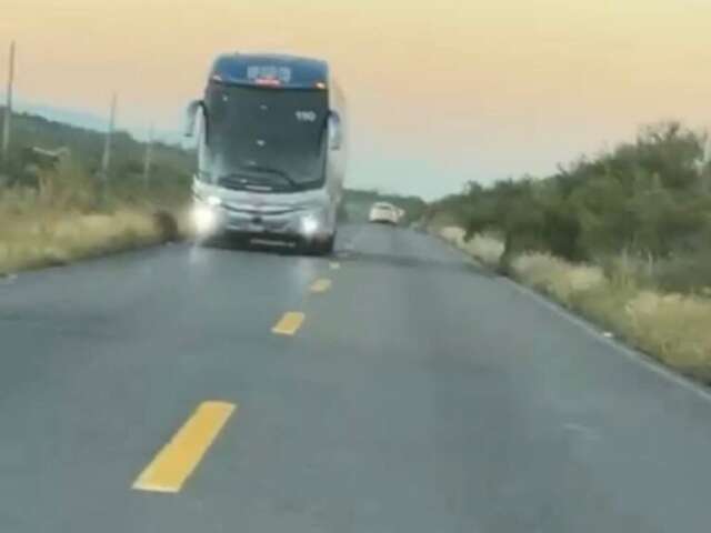 AGREDEN A 5 AGENTES DE LA FGJE EN CARRETERA DE VILLANUEVA